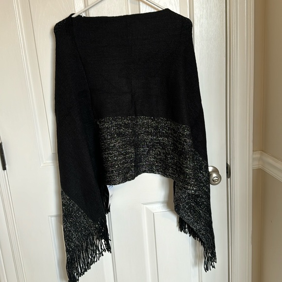 Black shawl - Picture 1 of 3